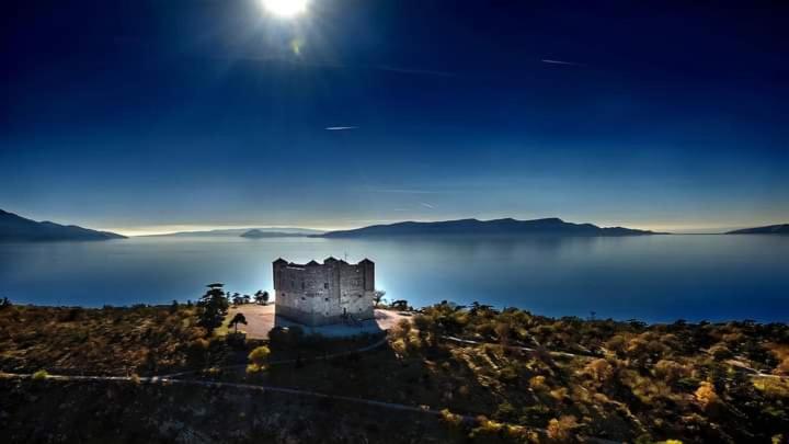 Demi Appartement Senj  Buitenkant foto
